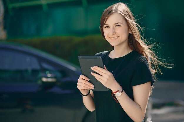 Преимущества мобильных приложений для навигации в современных автомобилях